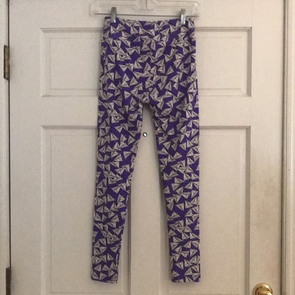 LulaRoe Paper Airplane Print LEGGINGS *Purple* One Size (2-10) - Picture 5 of 8